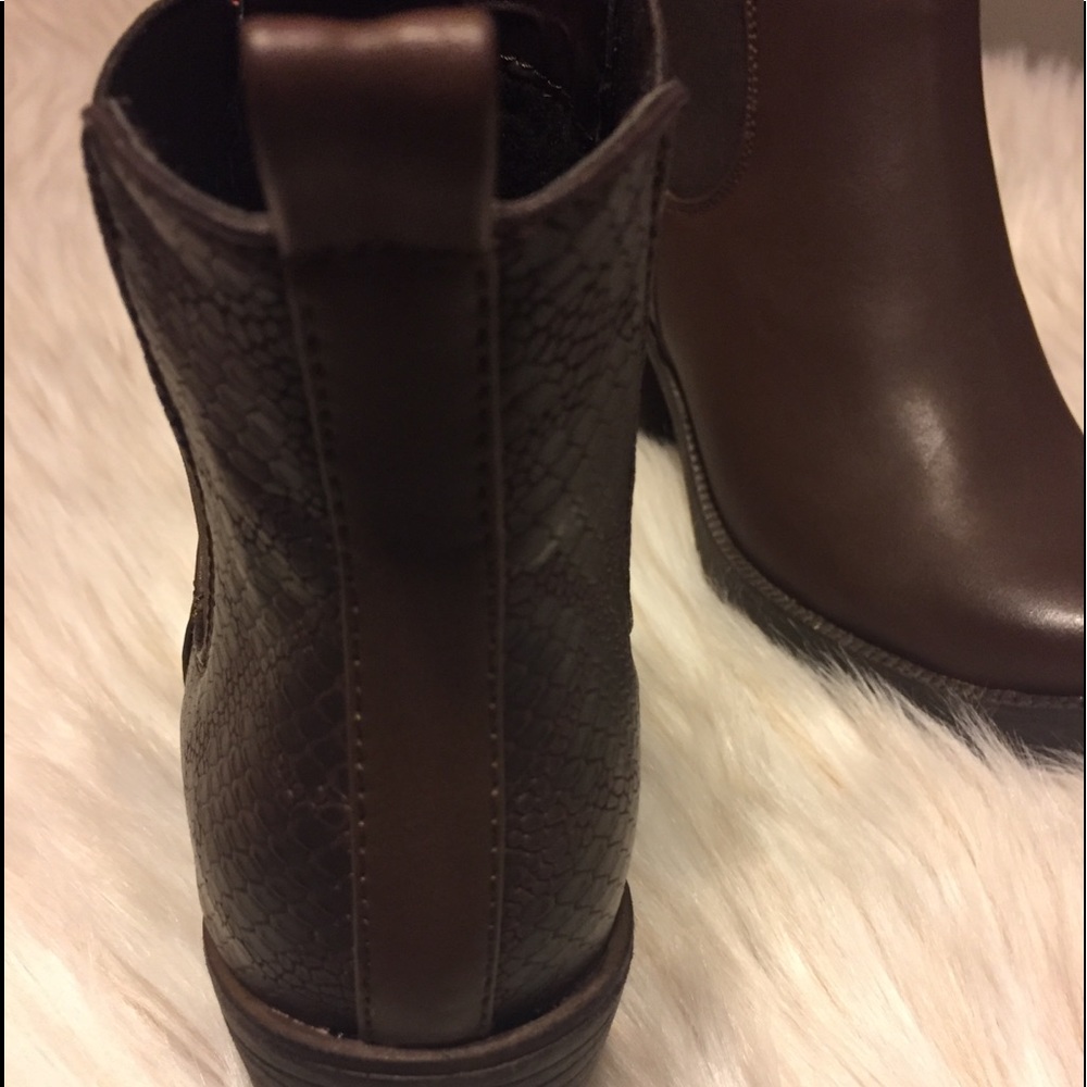 BROWN FAUX LEATHER ANKLE BOOTS - Picture 4 of 7